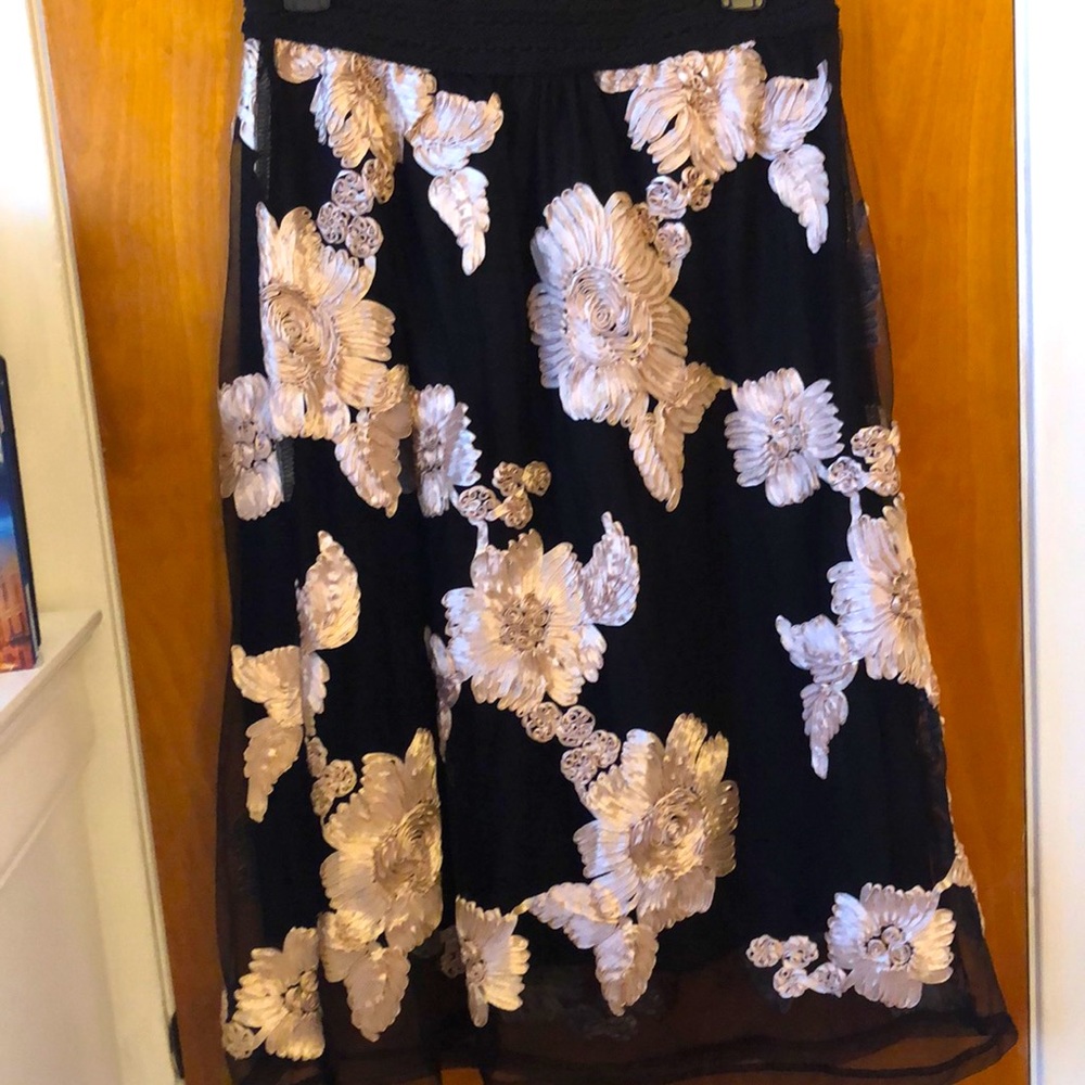 Me 2 Magic Black Floral Skirt Size L